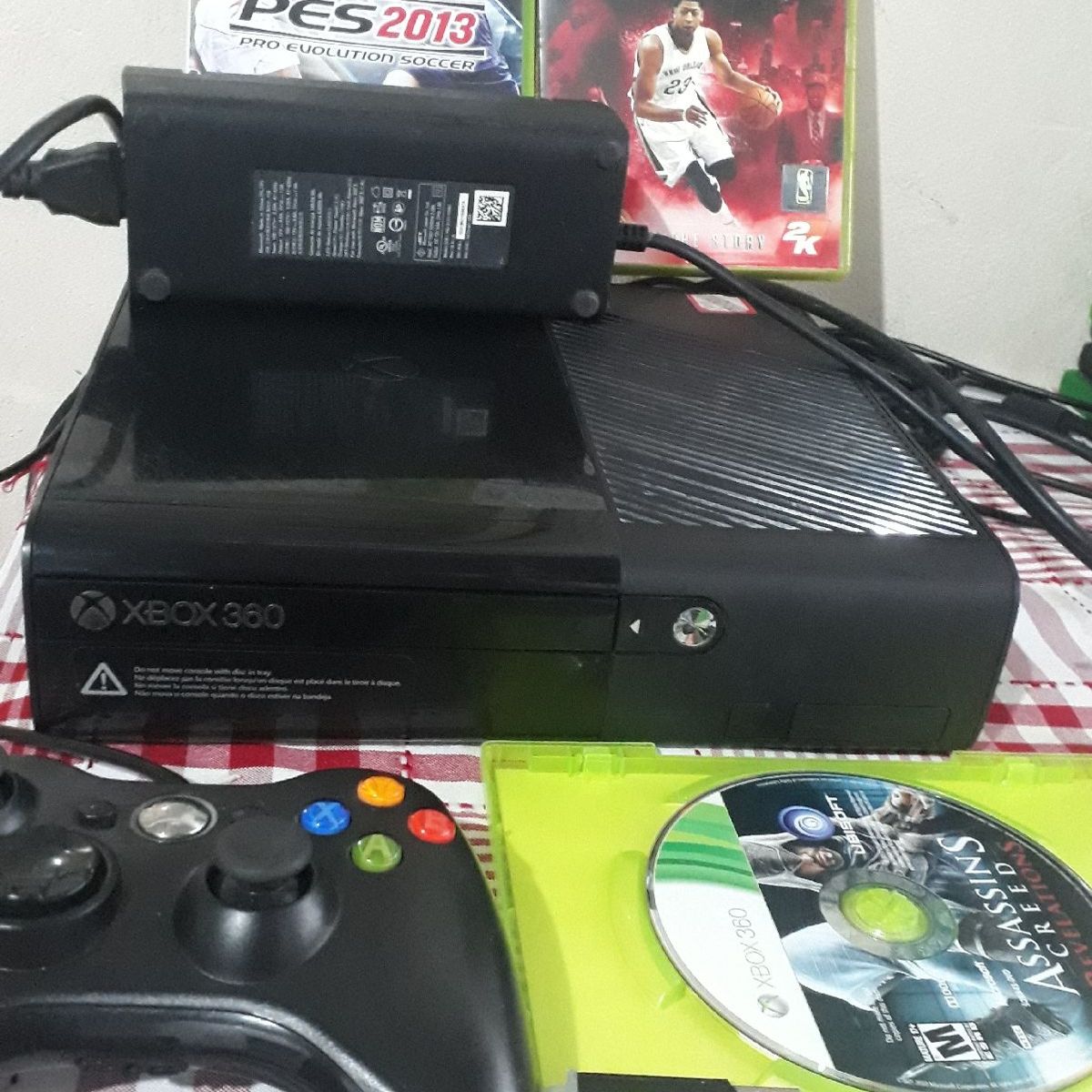 Xbox 360 Slim, Fonte Original Bivolt, com Kinect e Dois Controles. |  Console de Videogame Xbox 360 Usado 77596901 | enjoei