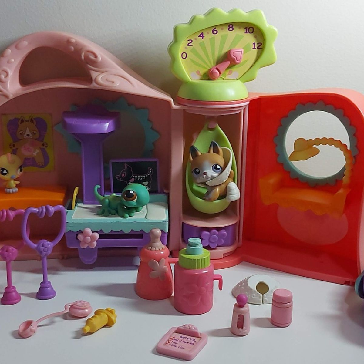 Littlest Pet Shop Get Better Center Playset