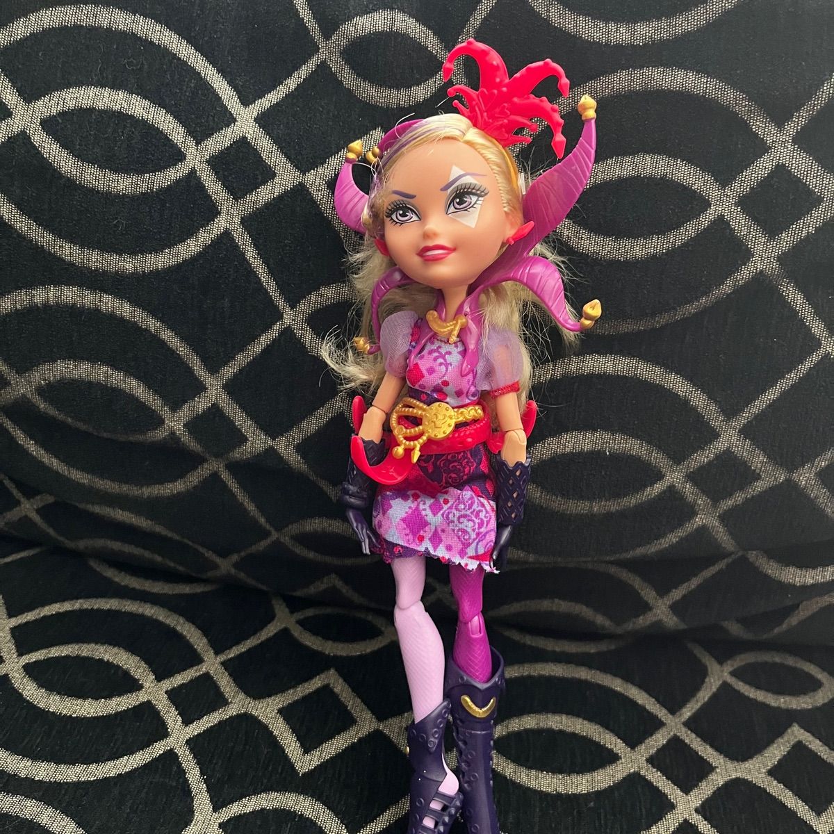 Boneca Ever After High No País das Maravilhas Courtly Jester