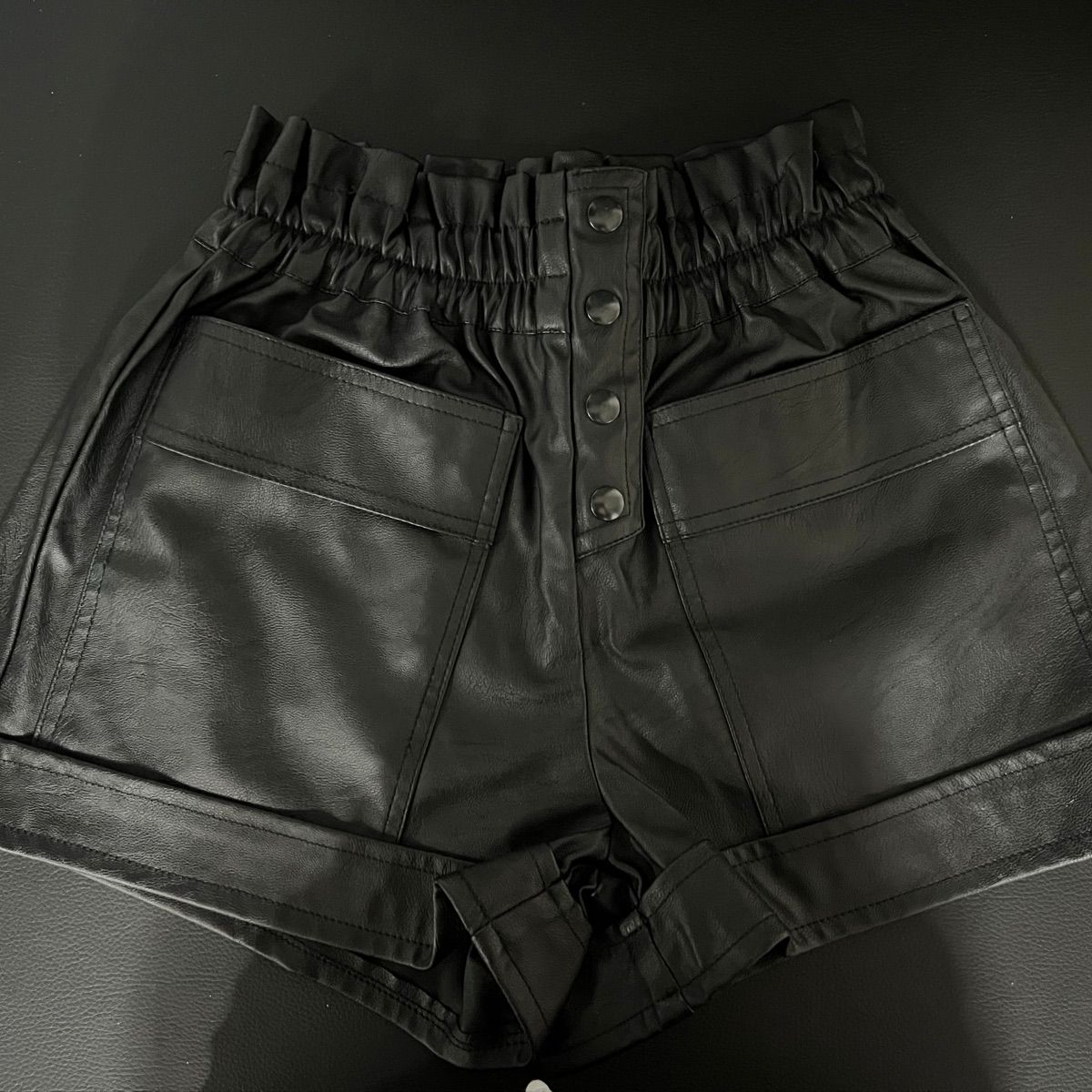 Shorts em Couro Ecológico, Shorts Feminino Usado 87400717