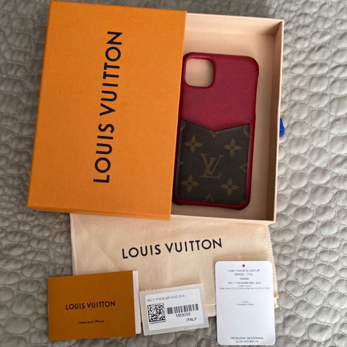 Capa Iphone Louis Vuitton Vermelha em Couro Texturizado Original