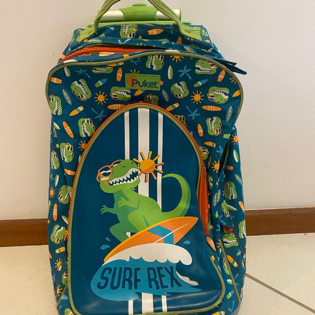 Mochila grande 2 rodinhas dino surf puket