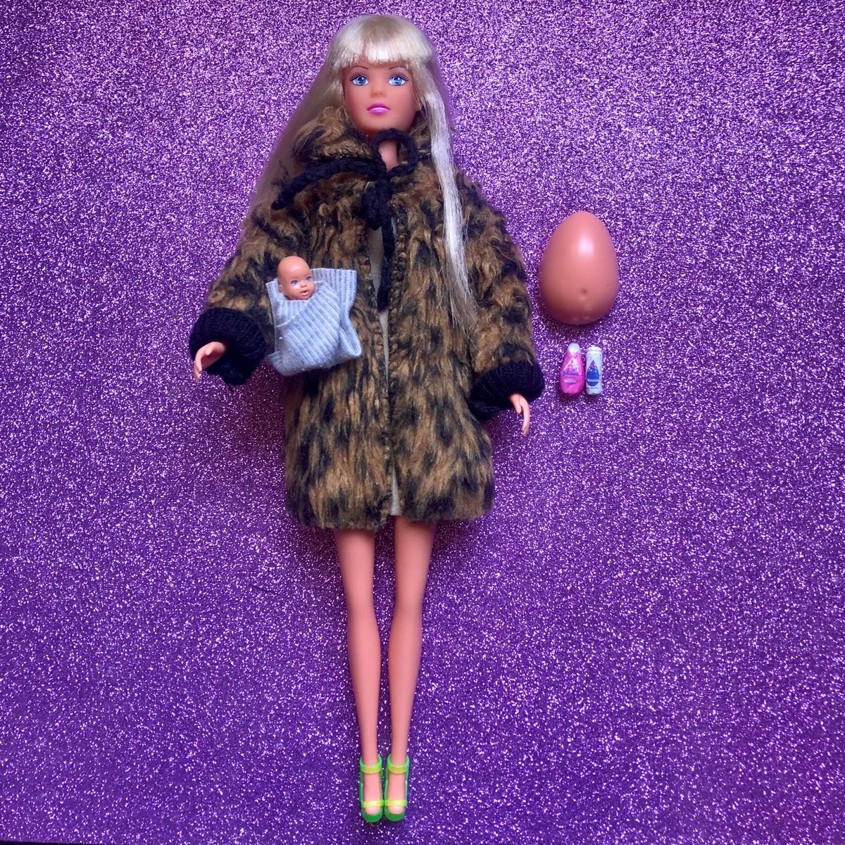 Boneca Original Steffi Love Grávida Royal Baby Simba Barbie bebê em  Promoção na Americanas