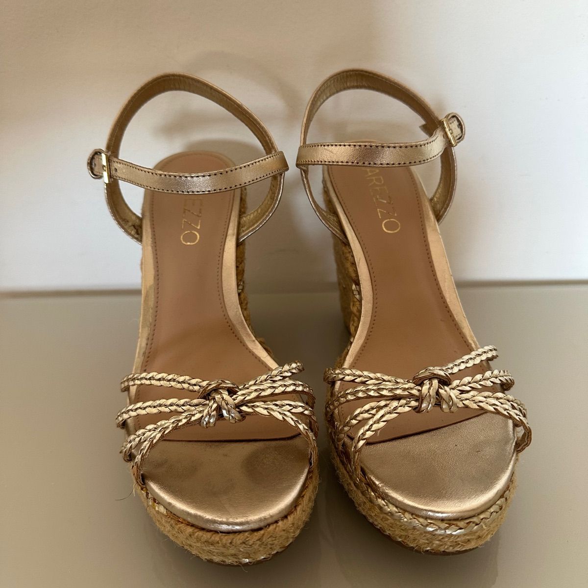 Sand lia Plataforma Dourada Arezzo Sand lia Feminina Arezzo