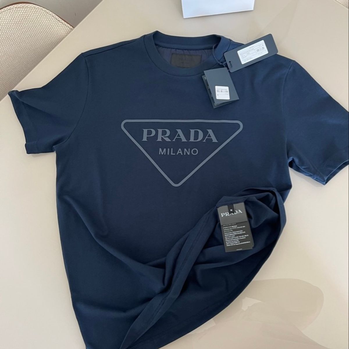 Camiseta Prada Reta Azul Marinho Original - AGO202