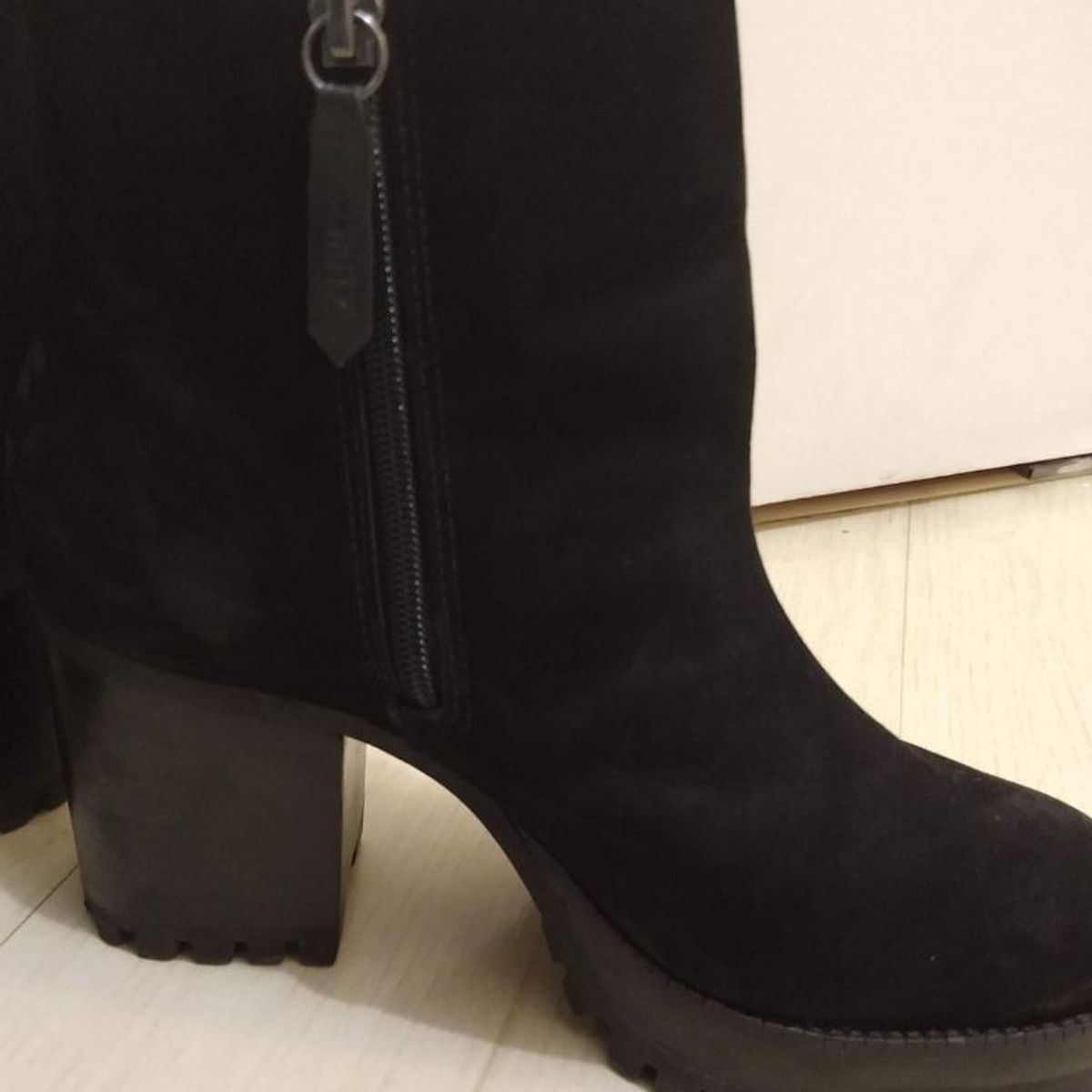 bota schutz camurça