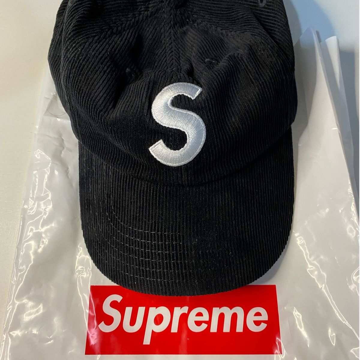 Boné Supreme Corduroy S Logo 6-Panel Black | Supreme Nunca