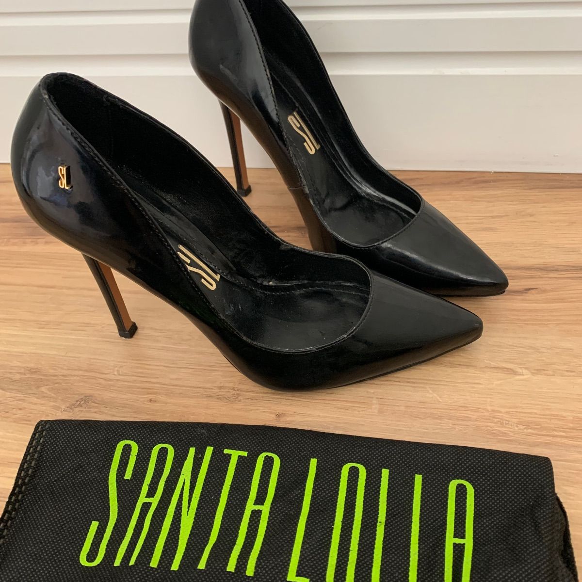 Scarpin santa lolla verniz hot sale preto