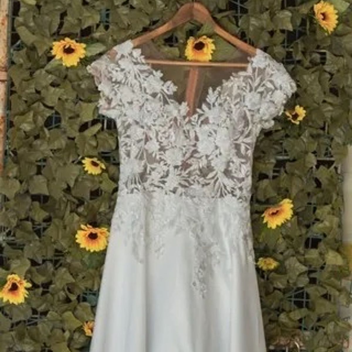 Vestido de Noiva Coleção Esmeralda 10 renda saia tule decote - NoivaBless