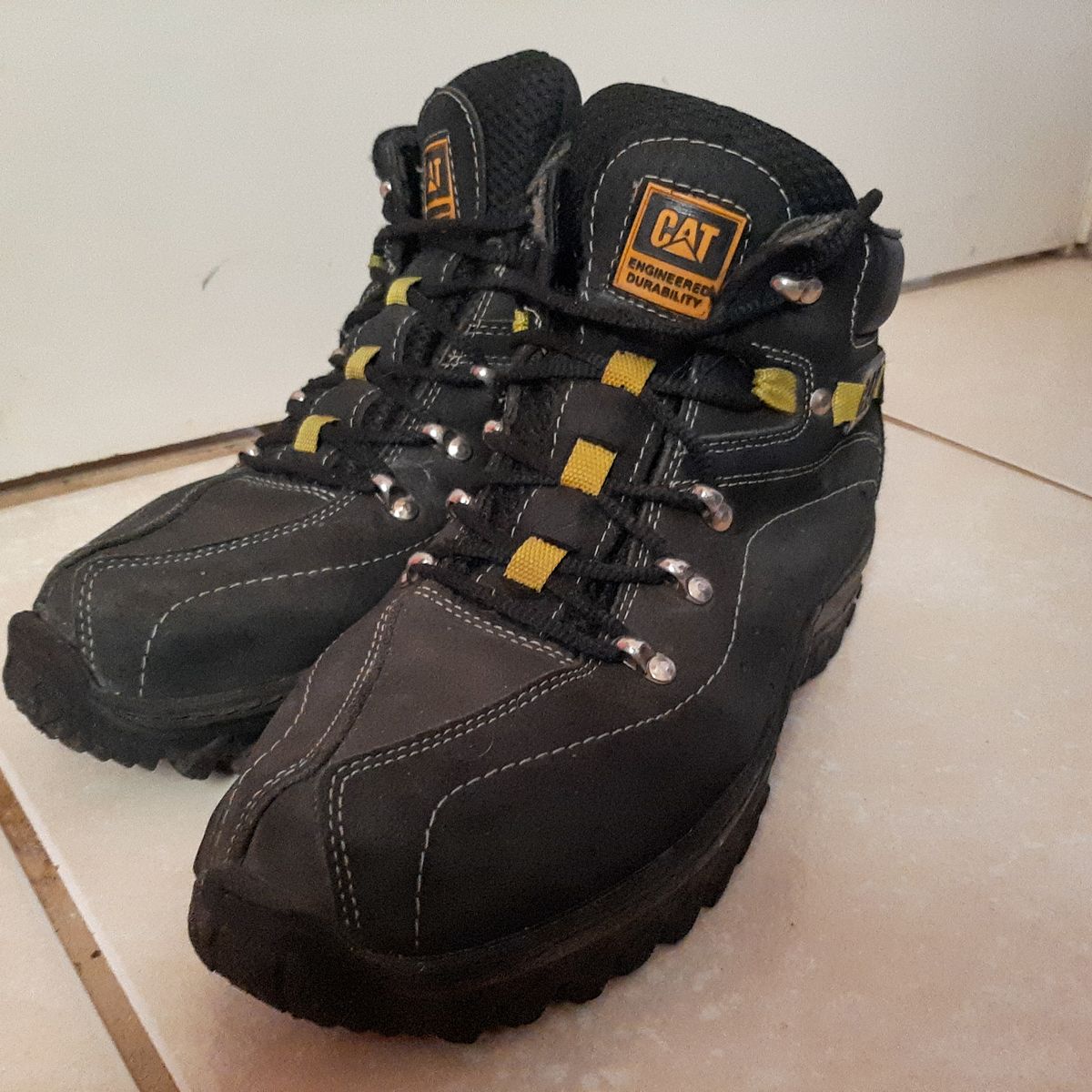 BOTA MASCULINA CATERPILLAR 9056