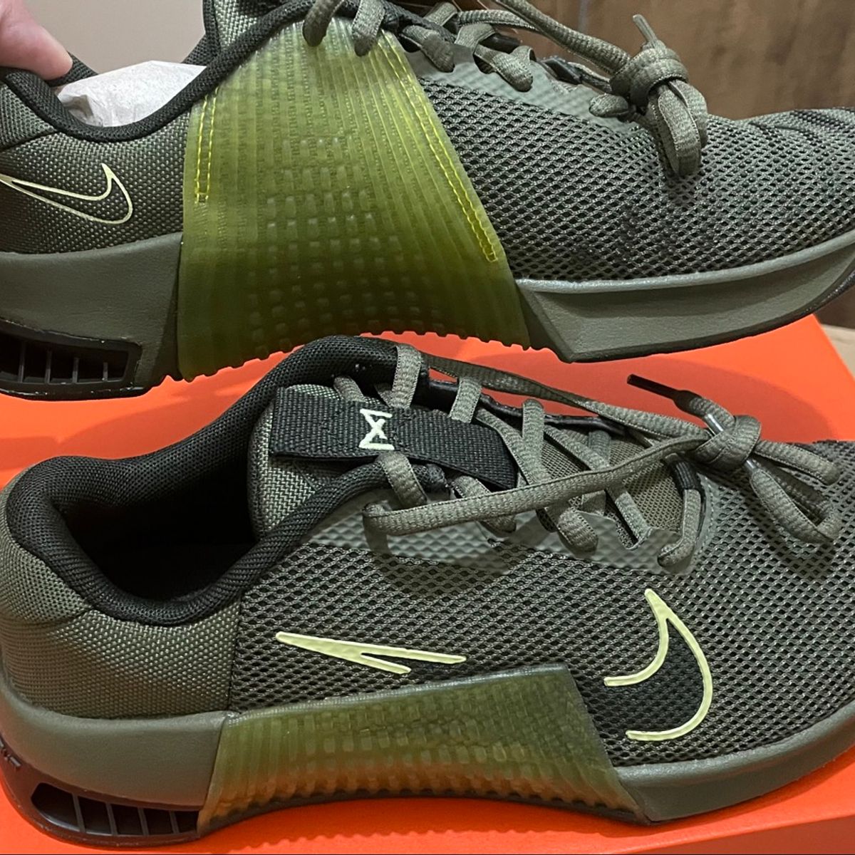 Nike metcon cheap army green