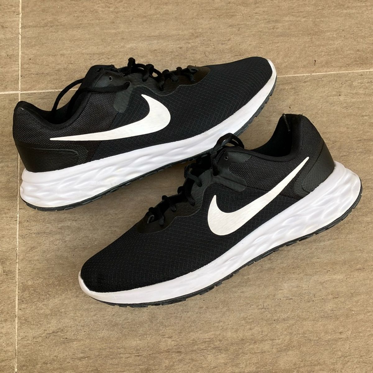 Nike revolution 4w best sale