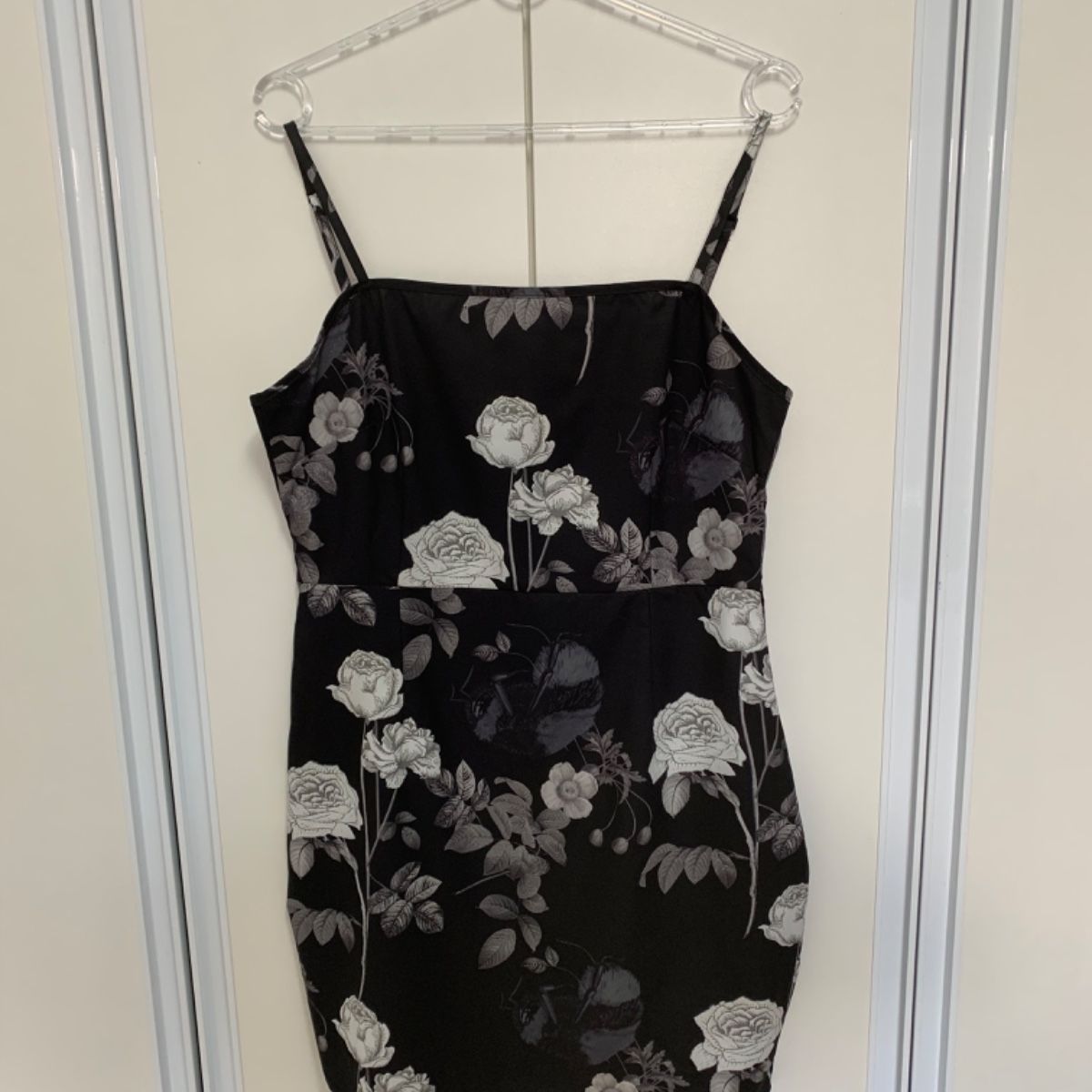 Elston black floral embroidered bodycon outlet dress