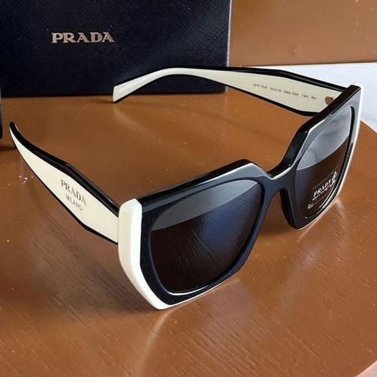 Óculos Prada Hexagonal SPR15W 09Q5S0 54 Branco/Preto - Produto