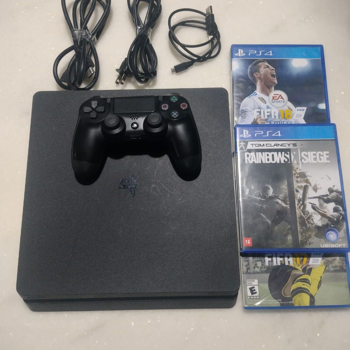 Playstation 4 Pro - São José dos Pinhais, Paraná