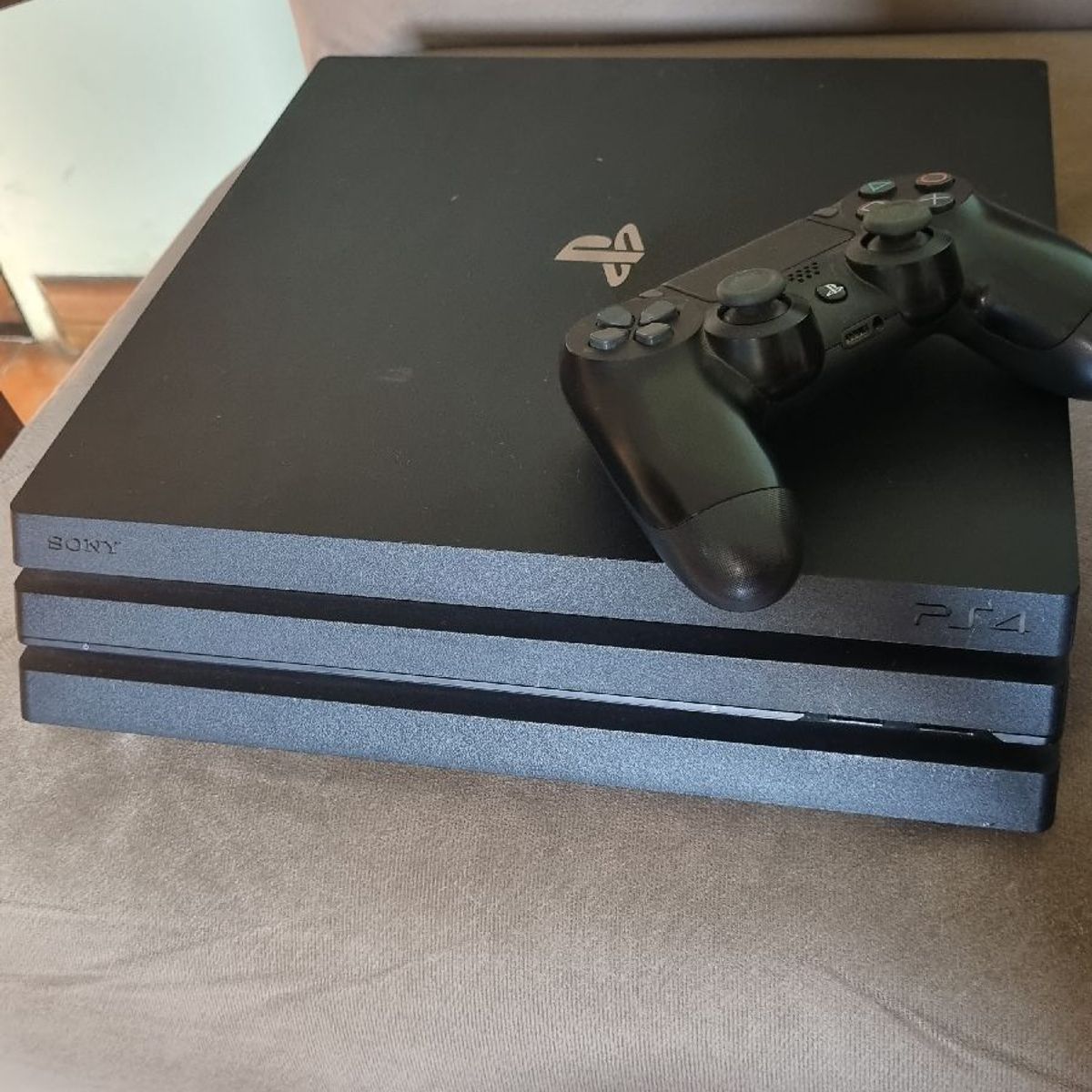 Playstation 4 Ps4 Pro 1tb Cuh 7016b + Controle Original + 2 Jogos