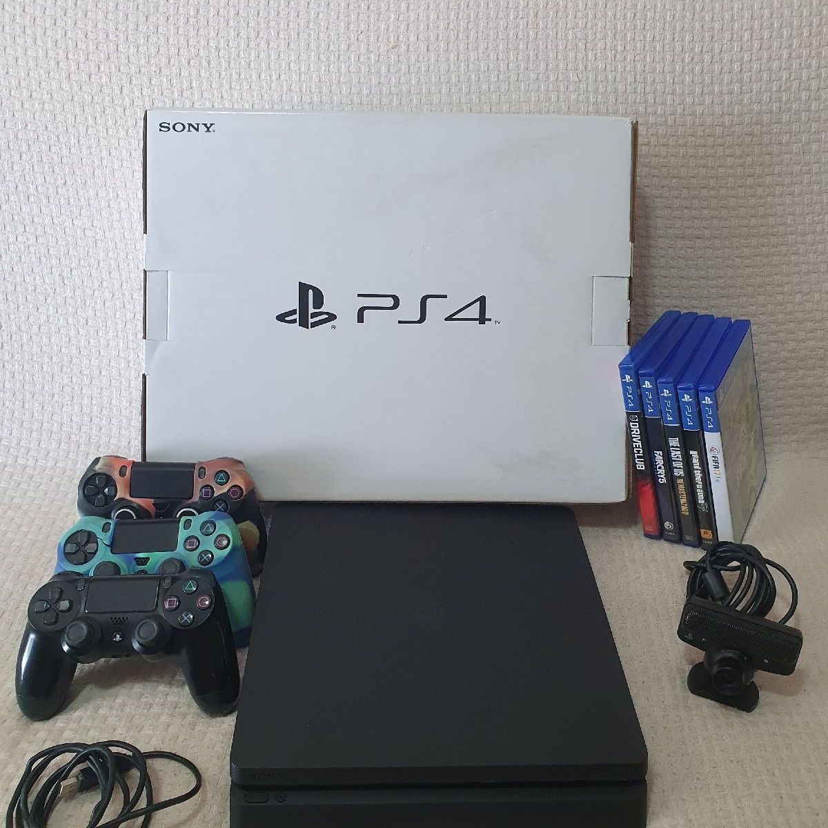 Ps4 Slim, 1Tb, 1 controle, 3 jogos de CD