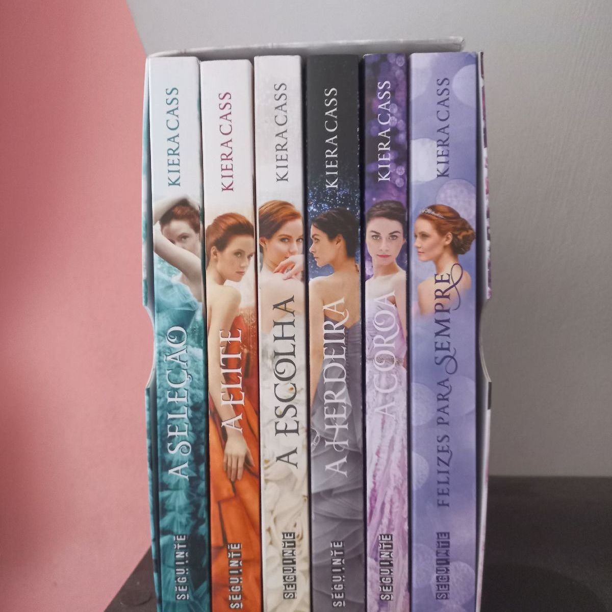 São 10 livros, mais 2 de brinde. 2 de 10 brinde. livros, mais São