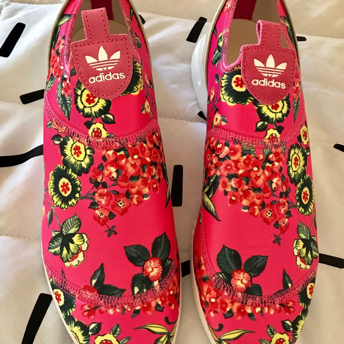 tenis adidas slip on florido