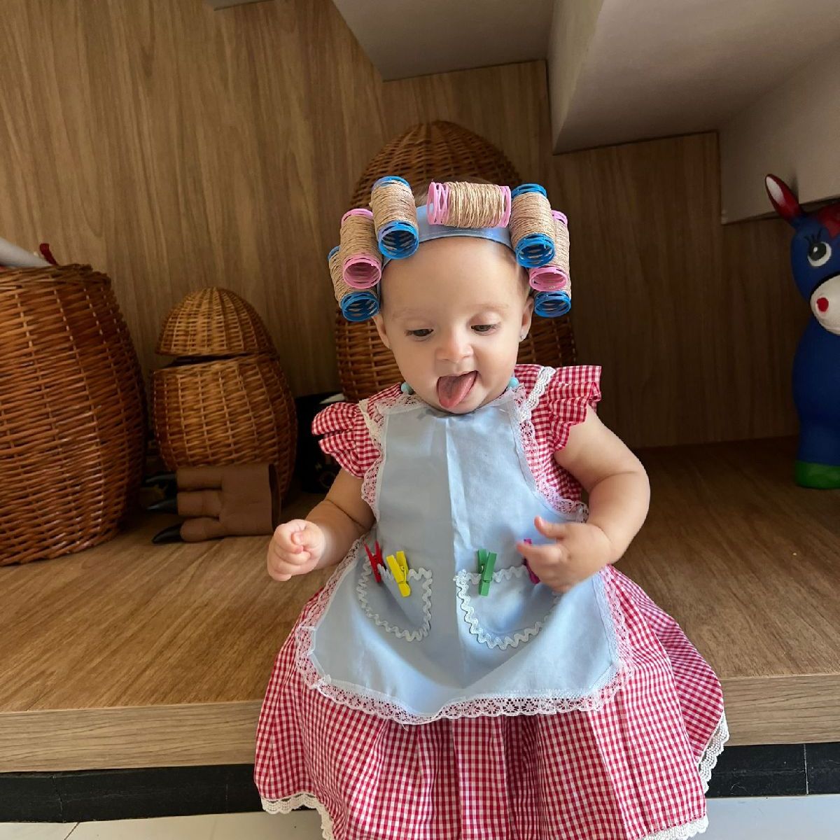 Avental com Tiara Baby Dona Florinda Roupa Infantil para Bebê Nunca Usado  103611365 enjoei