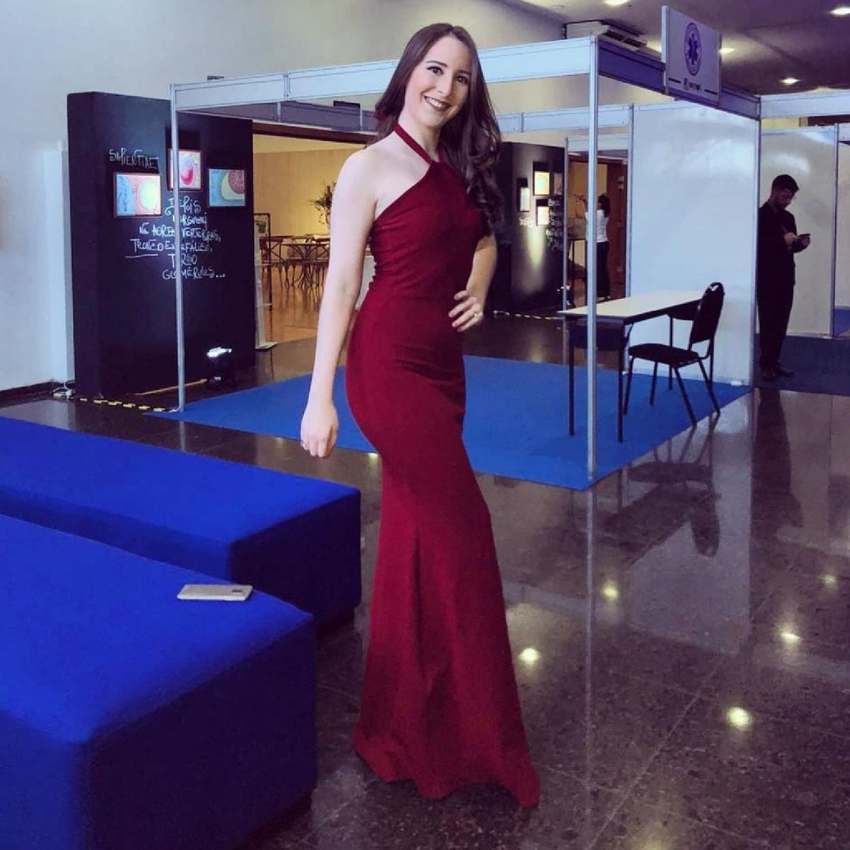 vestido luxo marsala