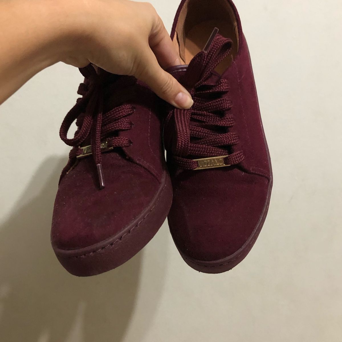 tenis camurça feminino vinho