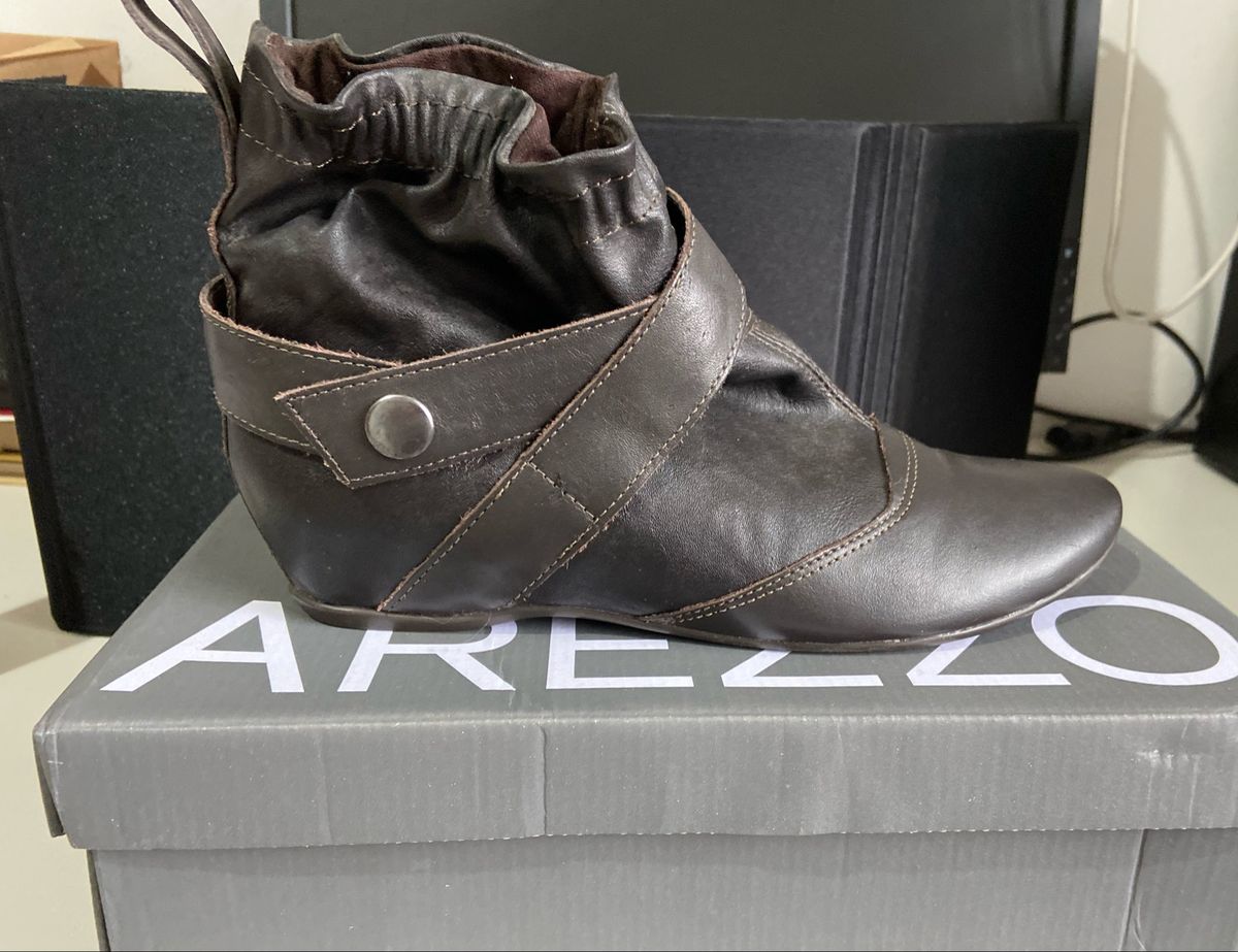 bota com salto interno arezzo