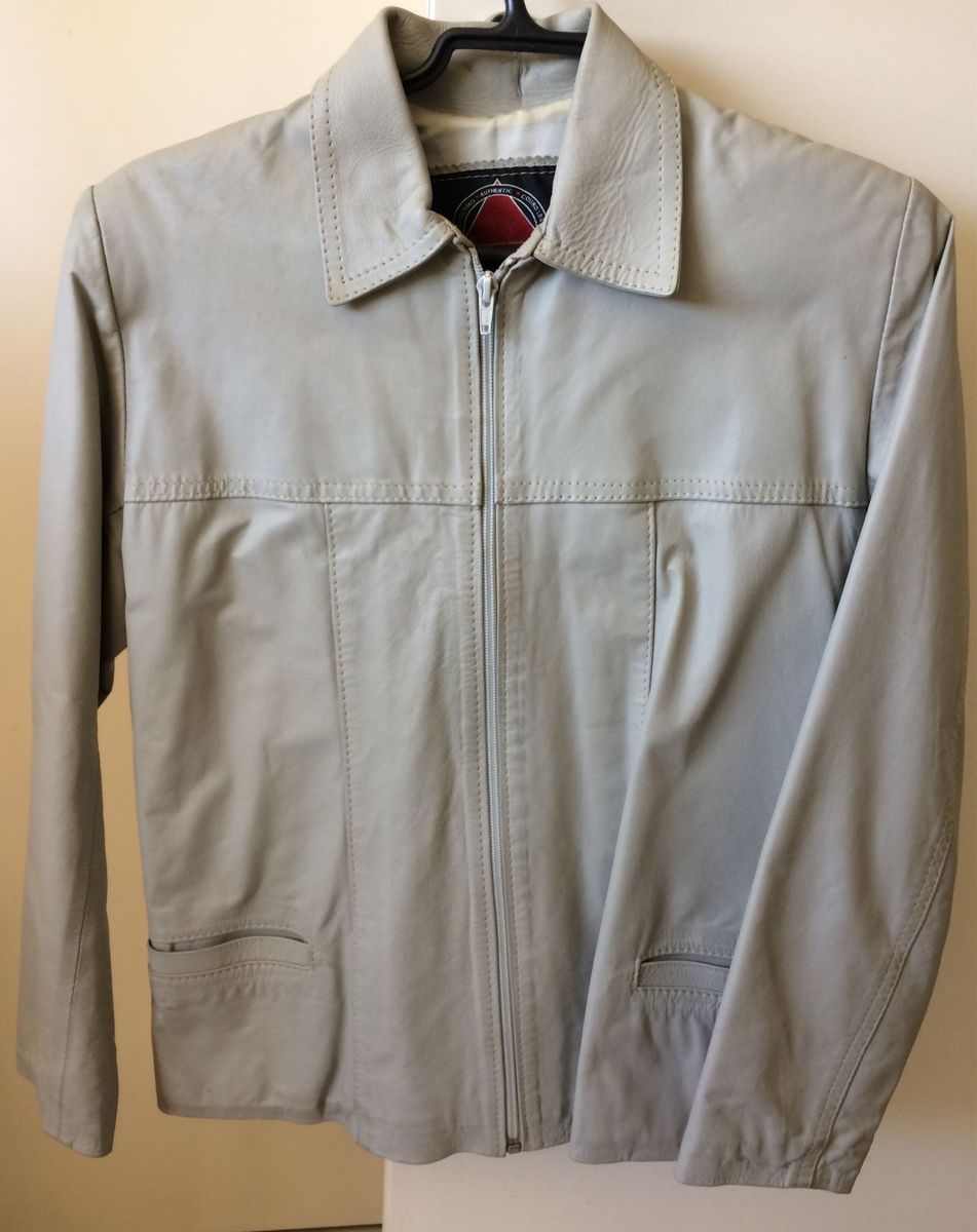 jaqueta de couro cinza feminina