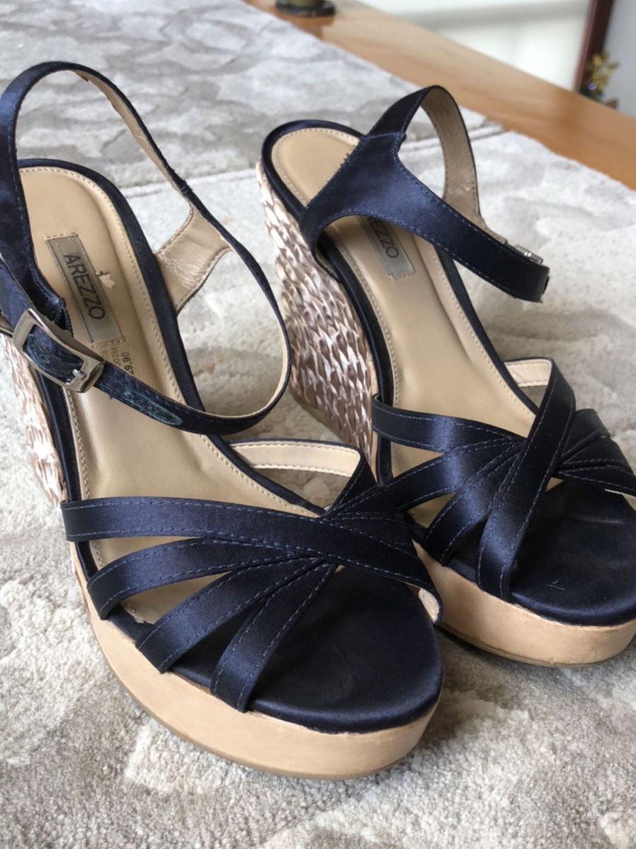 sandalia azul marinho arezzo