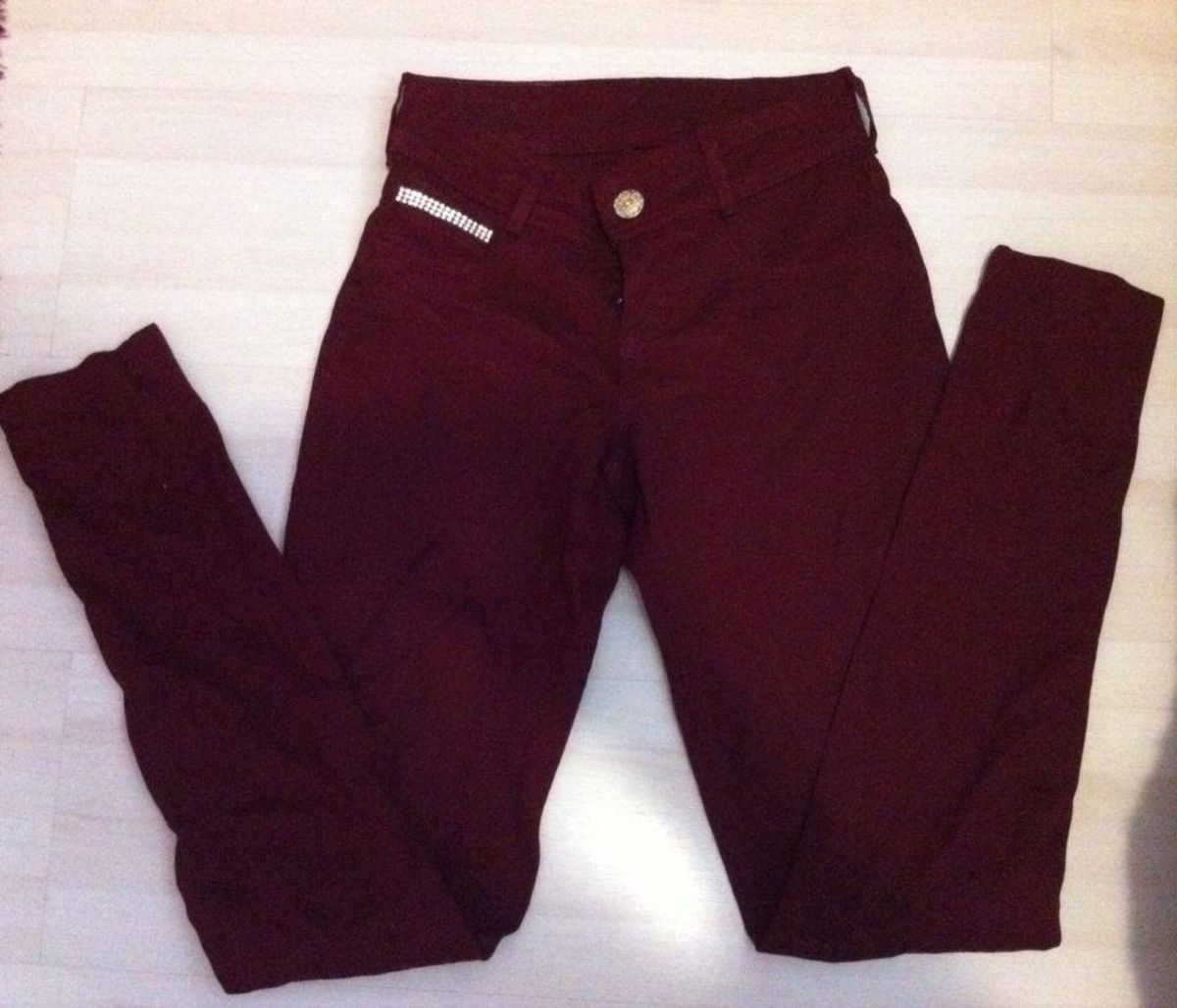 calça boca de sino vinho