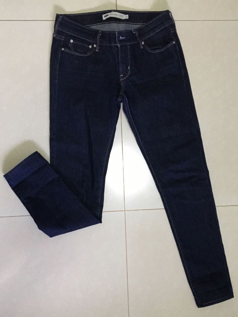 calça jeans escura feminina levis