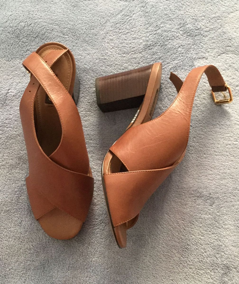 sandalia arezzo caramelo
