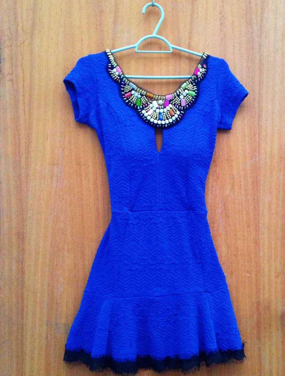 vestido azul violeta