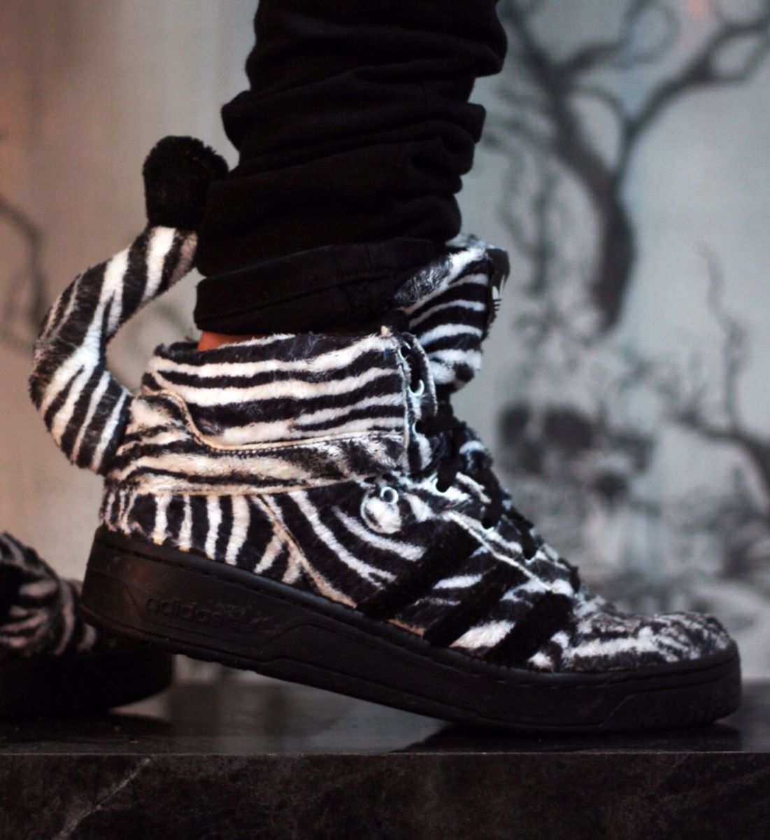 adidas jeremy scott zebra