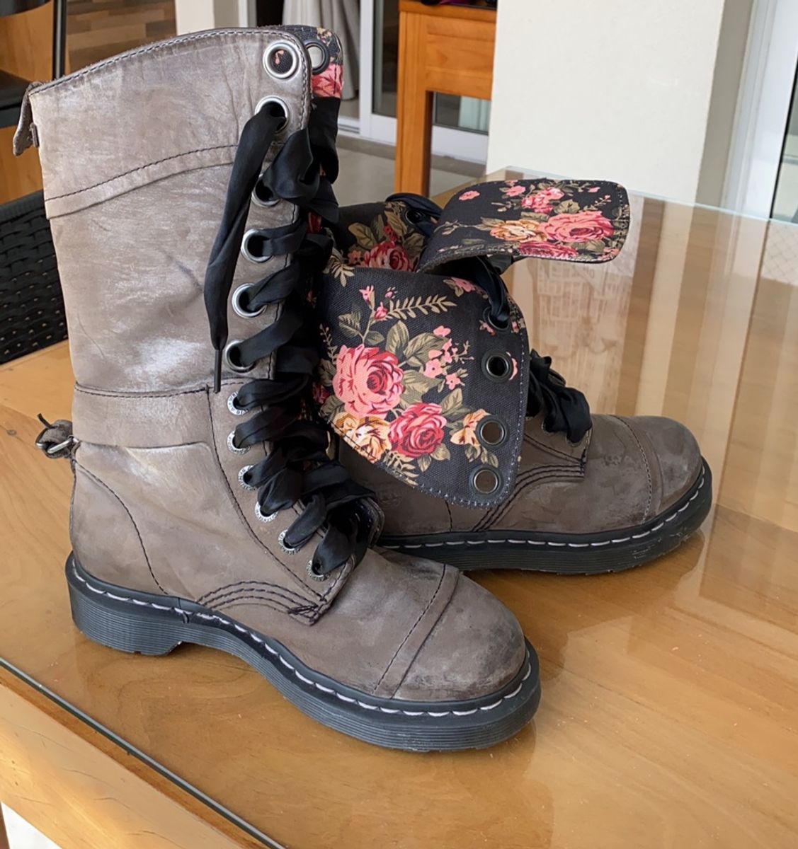 coturno dr martens usado