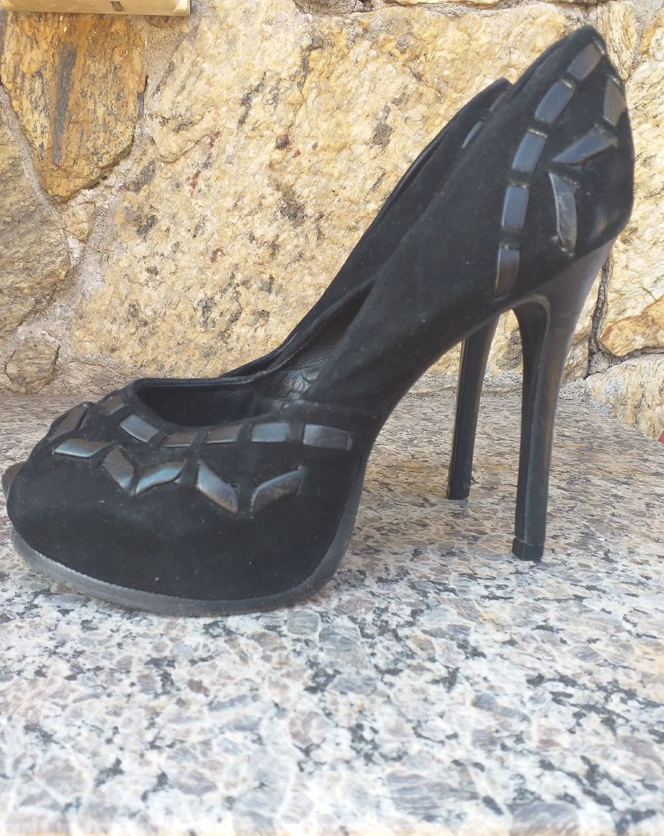 peep toe arezzo preto