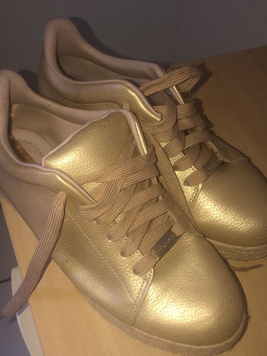 tênis moleca sport dourado