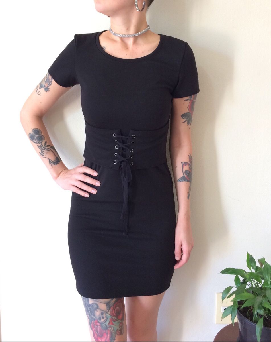 vestido tubinho acinturado