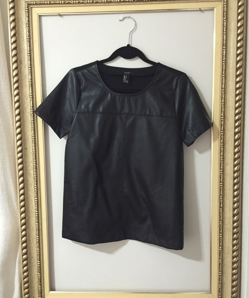 blusa imitando couro