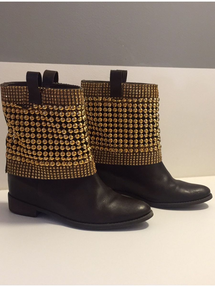 bota schutz dourada