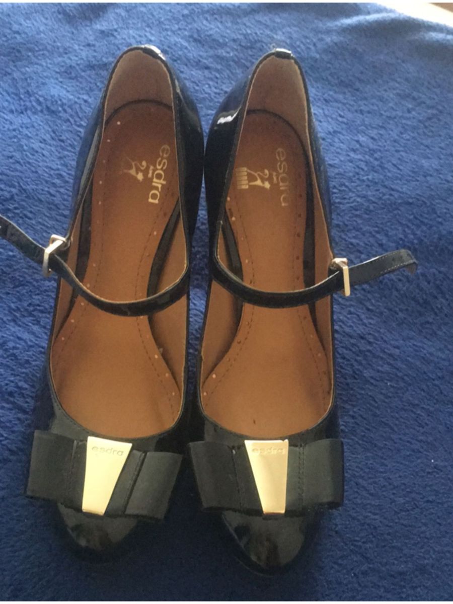 bonequinha de luxo sapatos