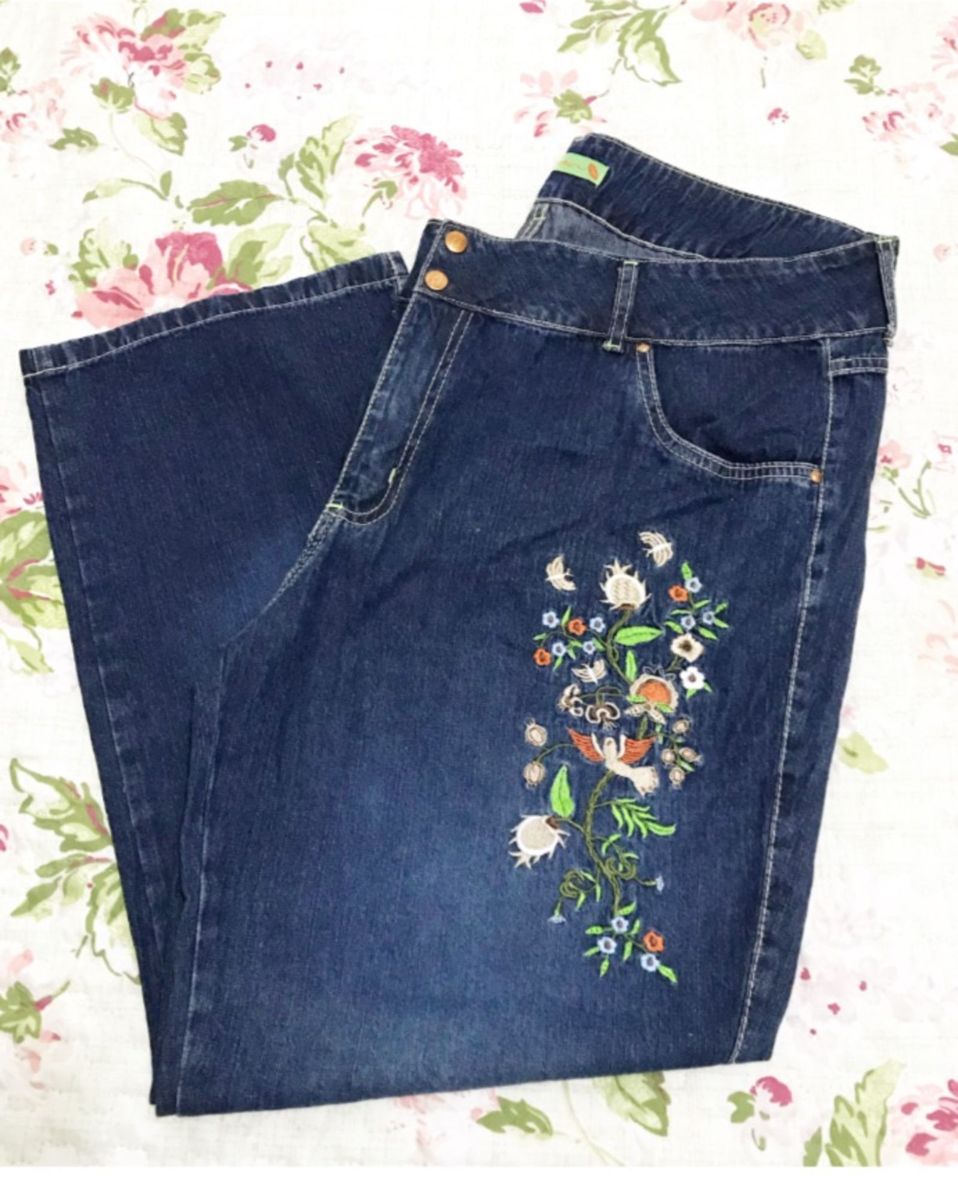 calça jeans com desenhos