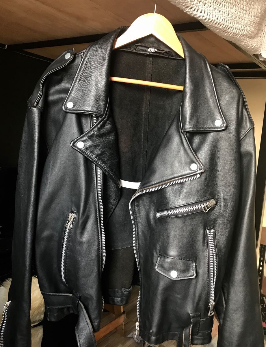 jaqueta de couro tipo motoqueiro