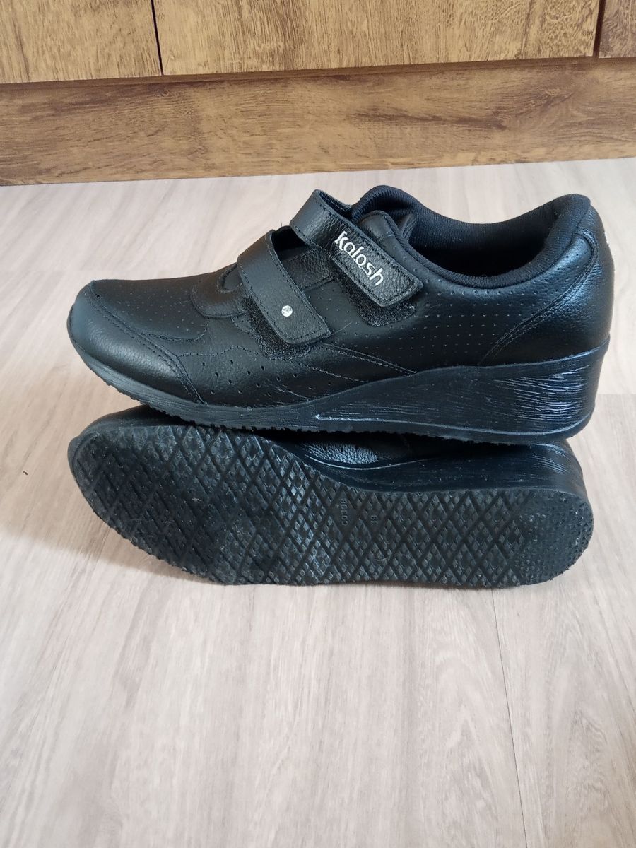 tenis kolosh anabela preto