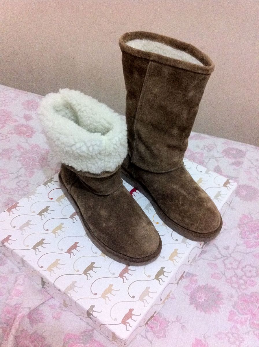 bota couro camurça com pelinho caramelo kipling