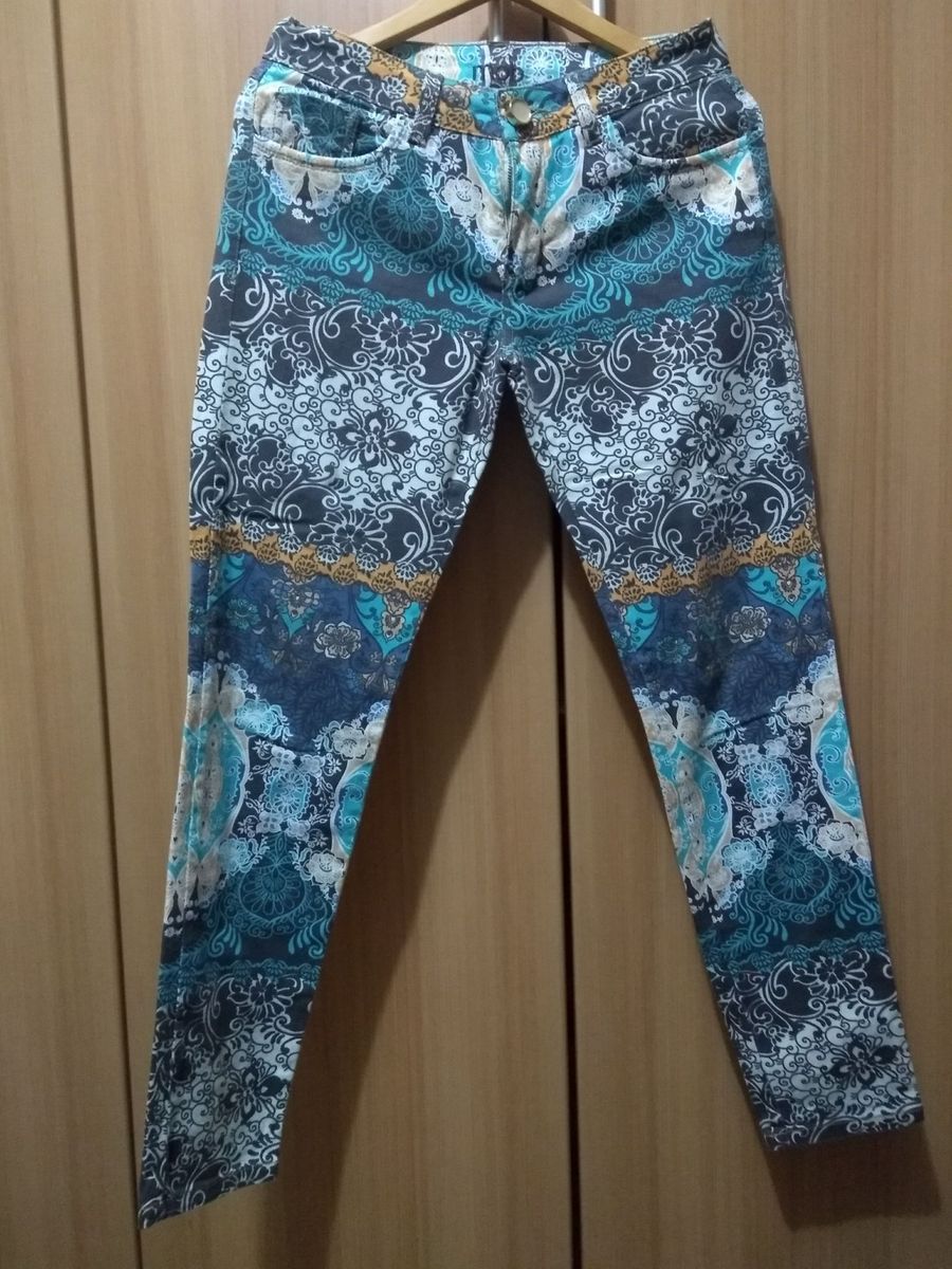 calça sarja estampada feminina