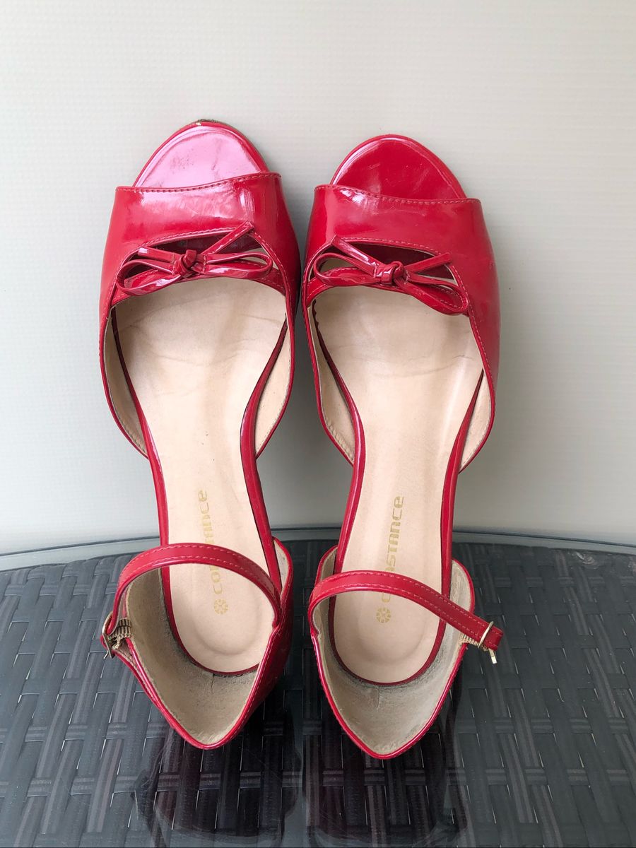 sandalia vermelha constance