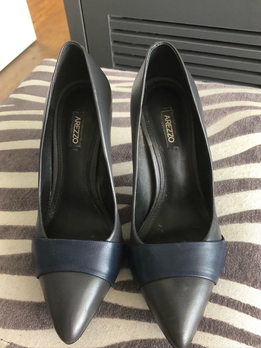 scarpin bicolor arezzo