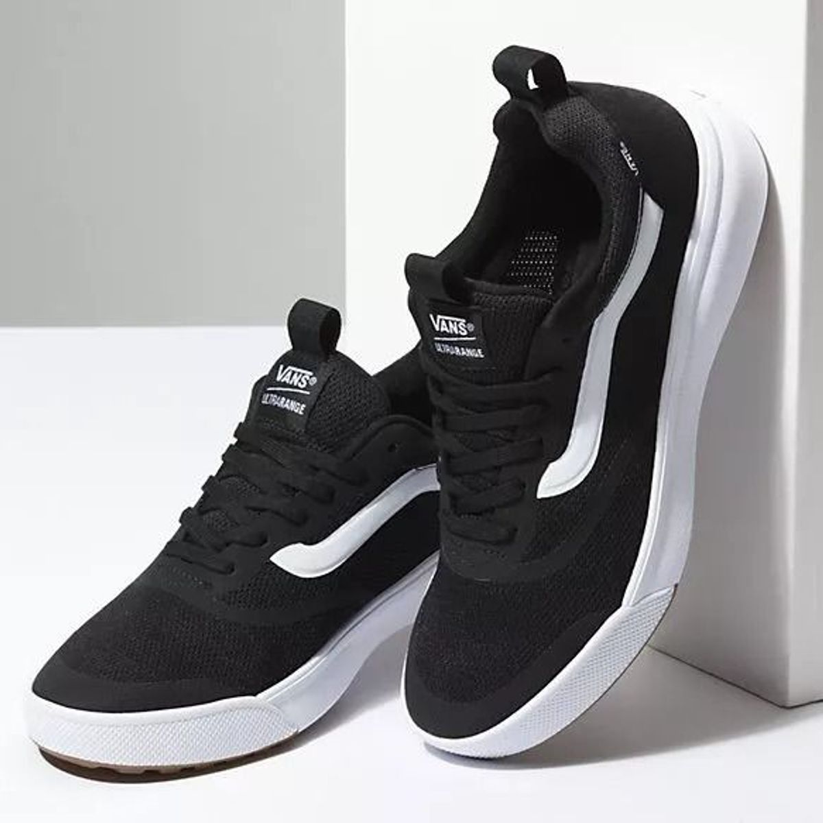 tênis vans ultrarange rapidweld preto e branco