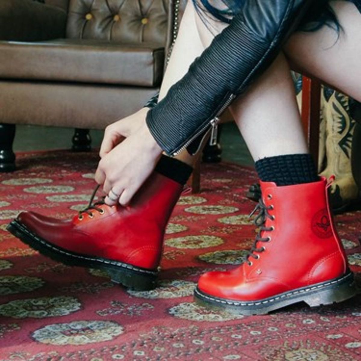 bota coturno cravo & canela lisa feminina